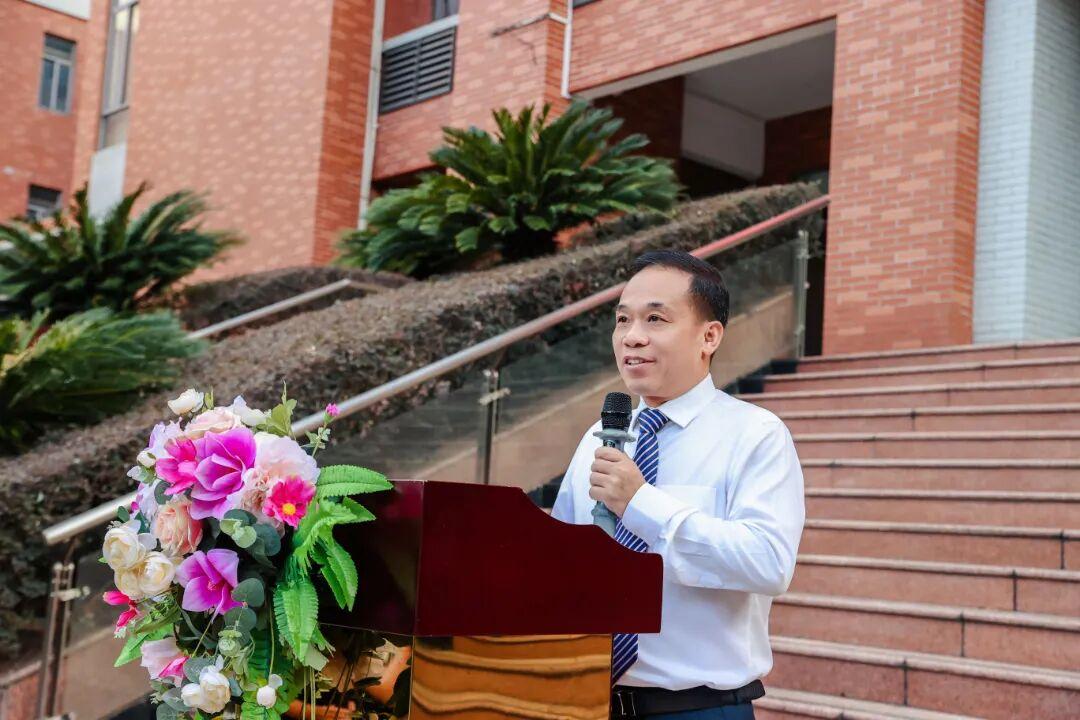 林伟洪书记上“思政第一课”.jpg